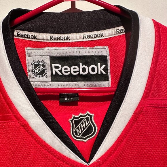 Reebok NHL Men's Small Chicago Blackhawks Hockey Players Jersey - Picture 3 of 5